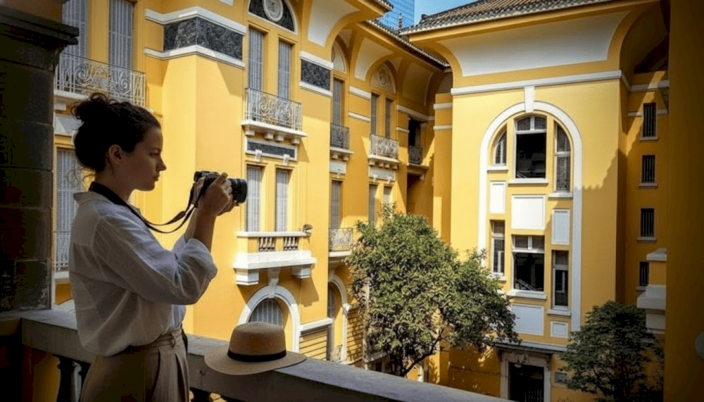 At the Ho Chi Minh City Museum of Fine Arts, visitors can take photos on the balcony - a popular photography spot